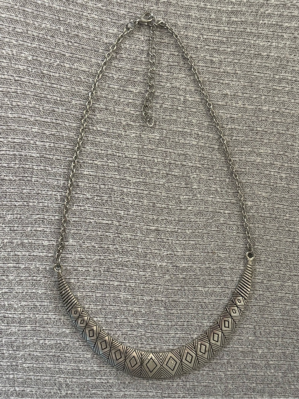 Vintage silver tone adjustable chain bib necklace w geometric diamond pattern